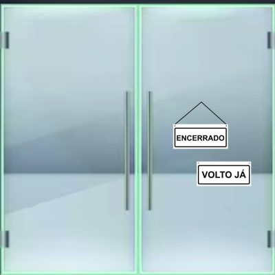 Placa encerrado volto ja